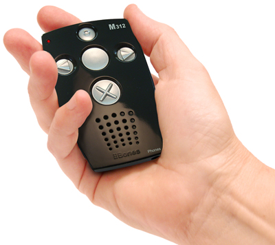 Bild på hand som håller i en Milestone 312