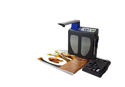 Bild på ReadEasy med en tjock bok under kameran.