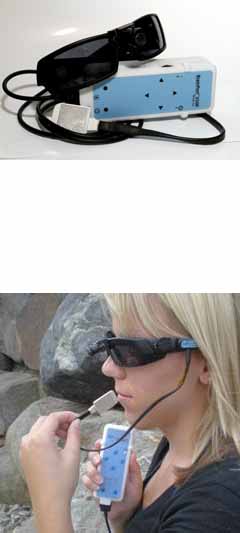 Bild på tjej med Brainport glasögon och tungplatta